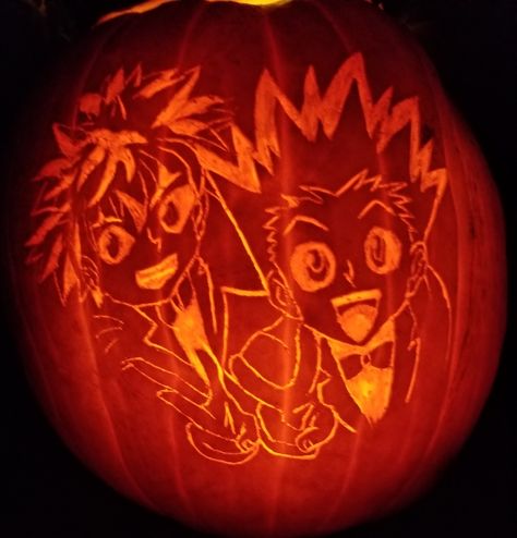 A pumpkin carving of Killua and Gon from the anime Hunter x Hunter. Killua Pumpkin Carving, Hunter X Hunter Pumpkin Carving, Hunter X Hunter Pumpkin, Anime Pumpkin Carving Stencil, Naruto Pumpkin Carving, Pumpkin Carving Ideas Anime, Anime Pumpkin Carving Ideas, Killua Zoldyck And Gon, Anime Pumpkin Carving