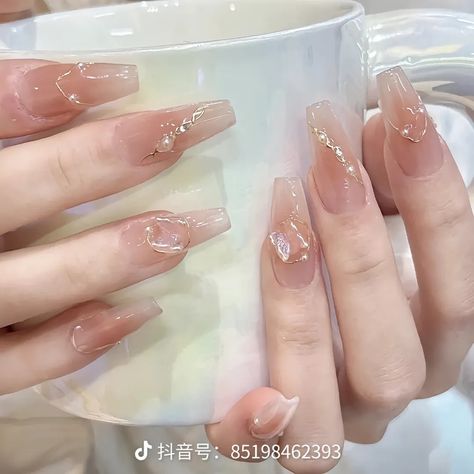 Nail China Style, China Nails, Romantic Nails, Pretty Gel Nails, Bridal Nails, Cool Nail Designs, Short Acrylic Nails, Nail Trends, Fake Nails