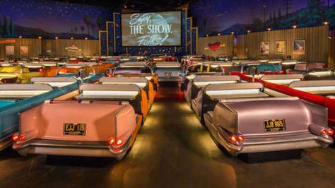 No Cars Are Allowed At Americas Craziest Retro Drive-In Movie Theater Hollywood Studios Restaurants, Dine In Theater, Dunia Disney, Disney World Hollywood Studios, Drive In Movie Theater, Disney World Restaurants, Outdoor Cinema, Disney Restaurants, Drive In Theater