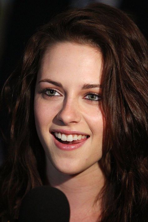 Kristen Stewart Eyes, Bunny Teeth, Kristen Stewart Twilight, Kristen Stewart Movies, Kristin Stewart, Kristen Stewart Style, Sarah Shahi, Kellan Lutz, Jennette Mccurdy