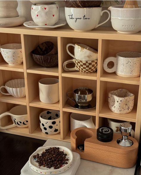 Coffee Mug Display On Counter, Mug Display Ideas, Coffee Nook Ideas, Mug Shelf, Mug Hanger, Home Bar Ideas, Coffee Mug Display, Coffee Bar Station, Cosy Kitchen