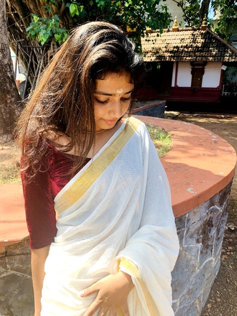 Kerala Girl Aesthetic, South Outfits, Vishu Images, Attitude Pic, Onam Special, Saraswati Photo, Bff Photography, Kerala Saree, Self Portrait Poses