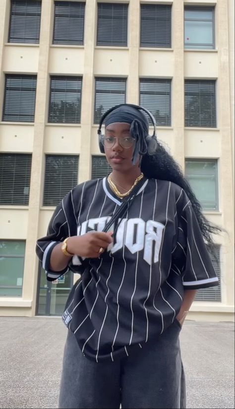 IG : Hayati_jnr Basketball Aesthetic Outfit, Baggy Clothes Black, Baggy Outfits Girl, Cool Style Outfits, Dope Fashion Outfits, Basketball Outfit, Tomboy Outfit Ideas, Street Style Outfits Casual, Baggy Shirts