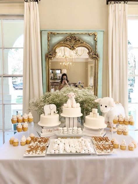 Elegant Gender Neutral Baby Shower - Northshore Parent Gender Neutral Baby Shower Ideas, Neutral Baby Shower Ideas, Gender Neutral Baby Shower Themes, Baby Shower Themes Neutral, Baby Lamb Baby Shower, Babyshower Party, Idee Babyshower, Baby Shower Theme Decorations, Baby Shower Deco