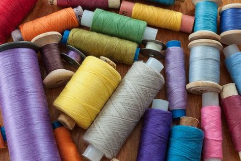 Quilting Thread: The Ultimate Guide Aurifil Thread, Jacob's Ladder, Quilting Thread, Hand Applique, Quilting Techniques, Quilting Tips, Free Motion Quilting, Longarm Quilting, Sewing Thread