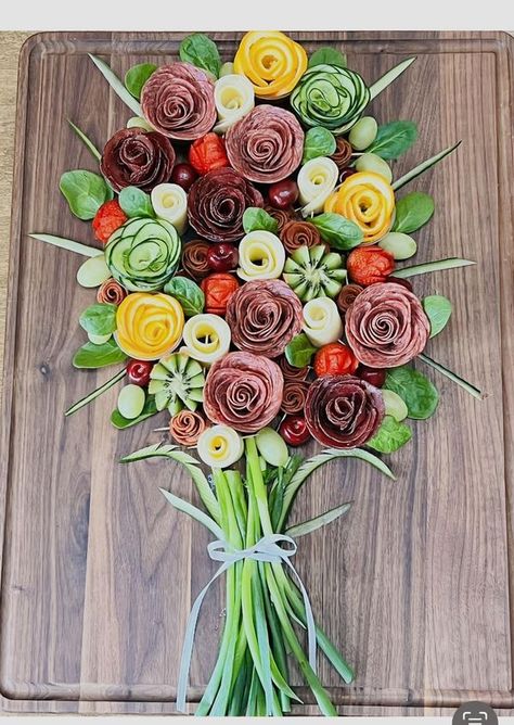 Earth Day Charcuterie Board, Floral Party Food Ideas, Flower Meat And Cheese Tray, Flower Inspired Food, Floral Themed Appetizers, Charcuterie Board Bouquet, Meat And Cheese Bouquet, Charcuterie Tea Party, Flower Veggie Tray Ideas