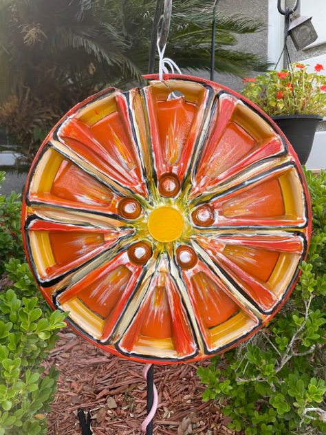 Hub Cap Art, Hubcap Flowers, Hubcap Art, Metal Flowers Garden, Yard Diy, Cap Art, Recycling Ideas, Orange Slice, Diy Yard