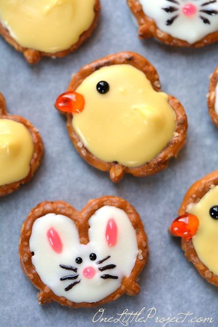 Pretzel Bunnies, Easter Pretzel, Easter Candy Recipes, Easter Party Food, Easy Easter Treats, Easter Appetizers, Easter Entertaining, Easter Snacks, Easter Sweets