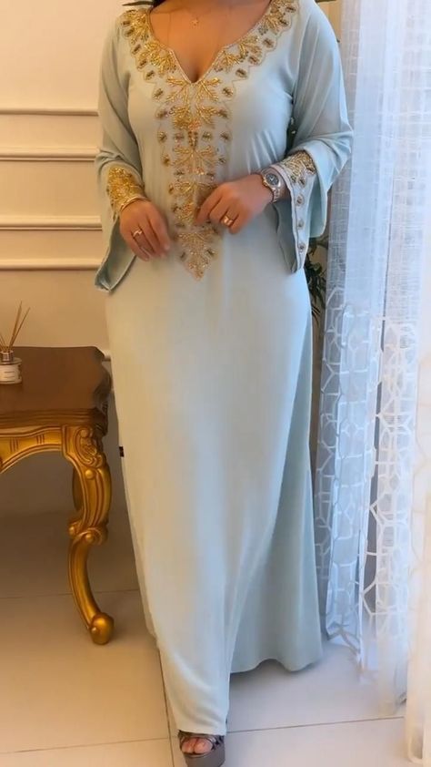 Arabic Dress Modern, Arabic Dress Modern Beautiful, Jalabia Styles For Women, Caftan Simple Chic, Modern Egyptian Fashion, Egyptian Style Dress, Jalabia Styles, Caftan Simple, Businesswoman Fashion