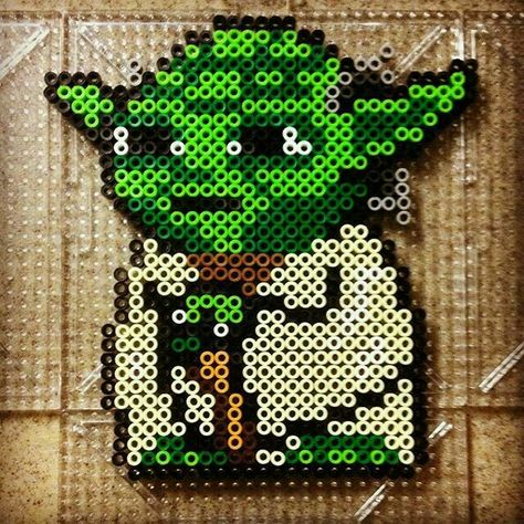 Yoda perler Star Wars Crafts, Fuse Bead Patterns, Art Perle, Hama Beads Design, 8bit Art, Perler Bead Templates, Perler Crafts, Motifs Perler, Bead Sprite