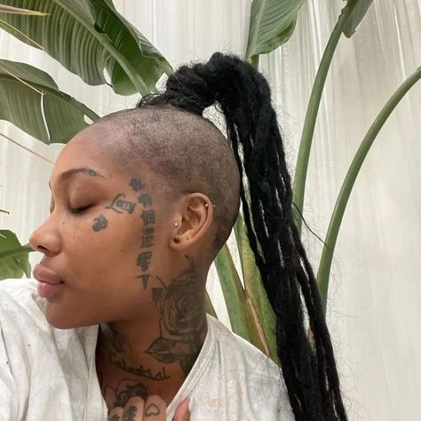 Shaved Head Styles, Bald Haircut, New Hair Look, Long Ponytail, Summer Walker, New Short Hairstyles, Shave Her Head, Hairstyle Youtube, Braids With Beads