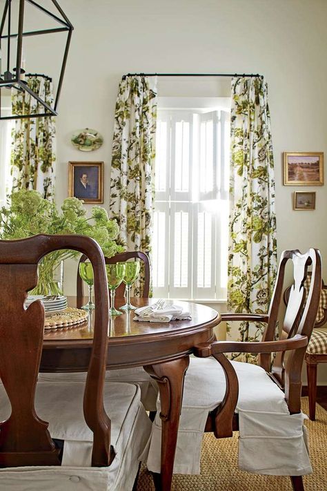 Buff Coles Cottage Dining Room Charleston Cottage, Bathroom Interior Design Luxury, Dining Room Decorating Ideas, Cottage Makeover, Dining Room Decorating, Cottage Dining Rooms, Seagrass Rug, Style Dining Room, Dining Room Curtains