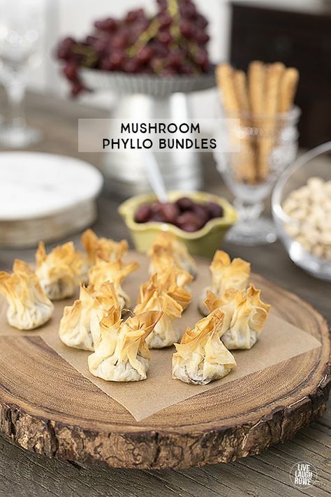 Delicious Mushroom Phyllo Bundles are a delectable appetizer and they're even better when paired with wine! Recipe at livelaughrowe.com Mushroom Phyllo, Pioneer Woman Christmas, Mushroom Bites, Phyllo Dough Recipes, Wine Recipe, Food Bread, Bite Size Appetizers, Appetizer Trays, Wine Party