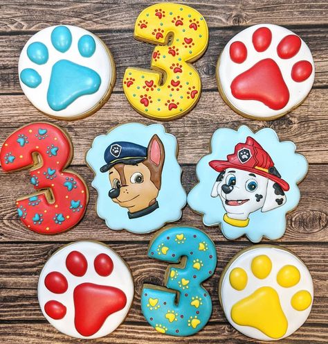 Simple Paw Patrol Cookies, Paw Patrol Royal Icing Cookies, Paw Patrol Decorated Cookies, Paw Patrol Nails, Paw Patrol Cookies Decorated, Galletas Paw Patrol, Paw Patrol Birthday Cookies, Paw Patrol Sugar Cookies, Paw Patrol 3rd Birthday