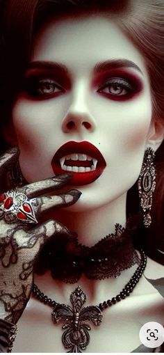 Vampire Tattoo Designs, Vampire Women, Famous Vampires, Vampire Tattoo, Vampire Clothes, Vampire Pictures, Evil Tattoos, Steampunk Halloween, Vampire Makeup