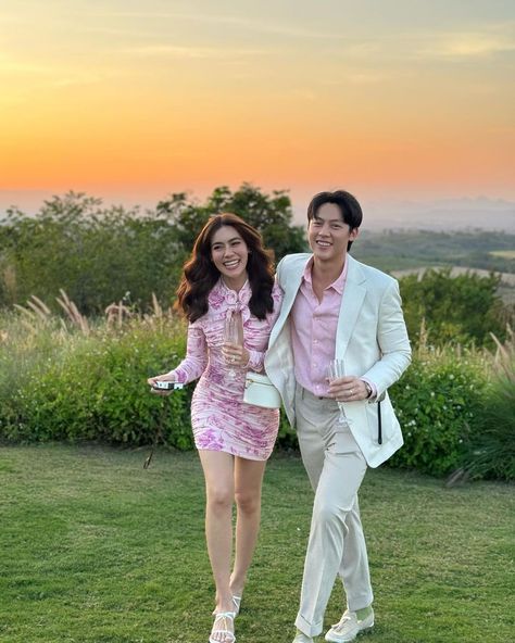 Mark Prin And Kimberly, Western Ootd, Prin Suparat, Kimmy Kimberley, Mark Prin, Cute Couple Poses, Couples Poses, Couples Poses For Pictures, Couple Poses