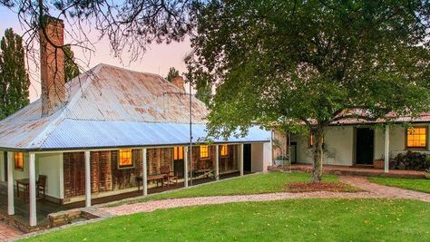 Old Australian Country Houses, Australian Homestead, Australian Country Houses, Weatherboard Cottage, Bush House, Queenslander House, Australian Country, Australian Farm, Homestead House