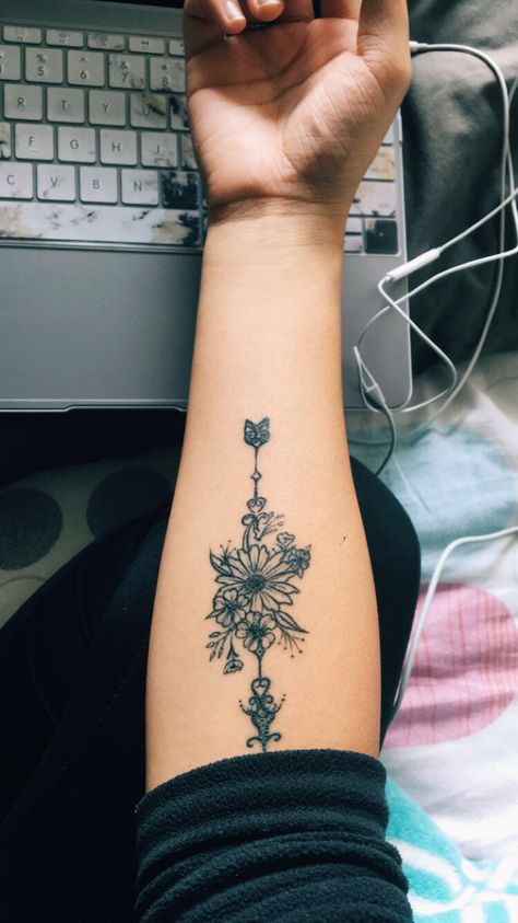 Daisy Arrow Tattoo Design, Feather Arrow Forearm Tattoo Women, Arrow Tattoo Ideas For Women, Arrow Tattoo Cover Up, Floral Arrow Tattoos For Women, Arrow And Flower Tattoos For Women, Floral Arrow Tattoo, Farmhouse Tattoo, Boho Arrow Tattoos For Women