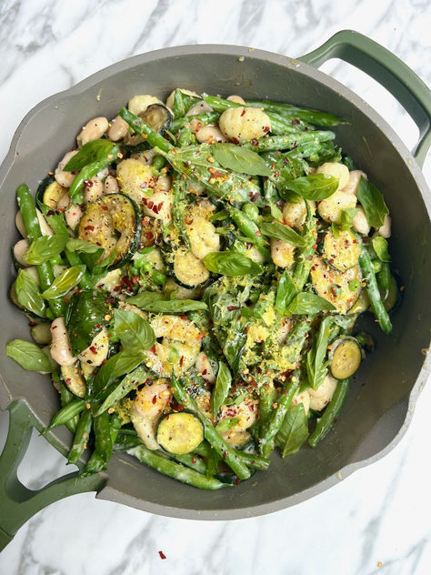 Need a simple midweek dinner? Ready in only 30 minutes, our green gnocchi is hearty and satisfying, and makes the most of seasonal veg. The courgettes are the hero here, but you could swap the green beans for whatever green vegetables you have in the fridge — try tenderstem broccoli, spinach, or sugar snap peas. Green Gnocchi, Bean Gnocchi, Veggie Stew Recipes, Nutrition Inspiration, Broccoli Spinach, Chickpea And Spinach Curry, Tenderstem Broccoli, Bean Chilli, Lemon Green Beans