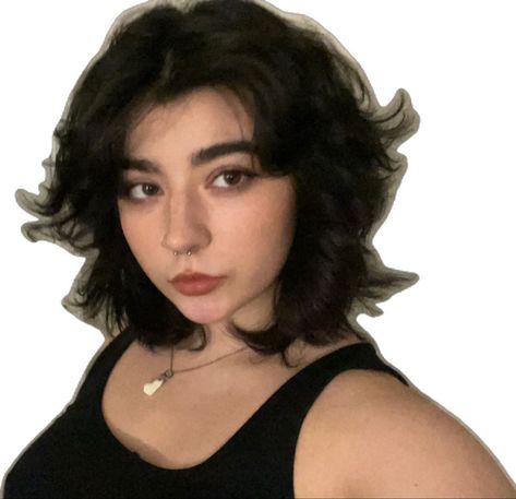 Grunge Face Claims Female, Short Black Hair Face Claim, Grunge Face Claim, 80s Haircut Women, Black Short Wavy Hair, 90s Grunge Haircut, Girl With Short Black Hair, Face Claim Dr, 80s Haircuts