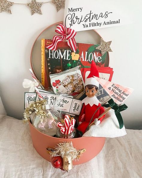 Danielle Sapienza on Instagram: "Movie Night Basket 🎬 Looking for an easy way to make magic this week? I put this basket together in just a few minutes with things we had around the house and @threadmama_story prints. Only four more sleeps, mamas! For more last minute Christmas inspo: @abalancedchildhood @amagicalminute @joybrouwers . . . . . #christmasactivitiesforkids #movienightathome #christmasmovienight #christmasmovies #elfontheshelfideas" Christmas Movie Basket Gift Ideas, Christmas Movie Basket, Night Before Christmas Basket, Christmas Movie Night Basket, Christmas Basket For Kids, Kids Christmas Basket Ideas, Family Night Gift Basket, Elf On The Shelf Movie Night, Movie Night Basket Ideas