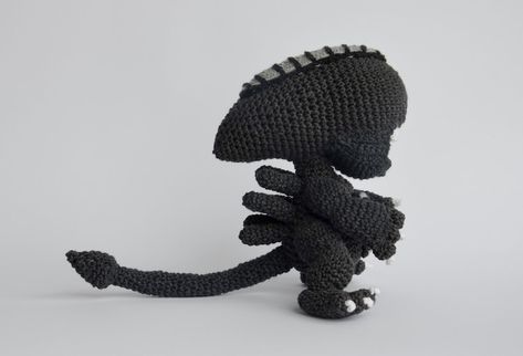 Alien Xenomorph, Etsy Halloween, Crochet Monsters, Halloween Crochet Patterns, Basic Crochet Stitches, Halloween Crochet, Crochet Basics, Slip Stitch, Crochet Animals