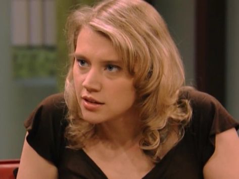 Kate Mckinnon Snl, Kate Mckinnon, Snl, Music Tv, Famous People, Movie Tv, Discover Yourself, Express Yourself, A Place