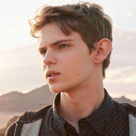 Robbie Kay Imagines, Once Upon A Time Peter Pan, Peter Pan 3, Robbie Kay Peter Pan, Pan Ouat, 2000s Boys, Peter Pan Ouat, Katherine Howard, Heroes Reborn