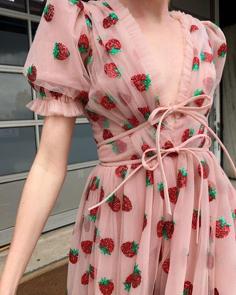 Lirika Matoshi, Strawberry Dress, Style Inspiration Casual, Fashion Project, Romantic Dress, Fancy Dresses, Pretty Dresses, Strawberries, Everyday Fashion