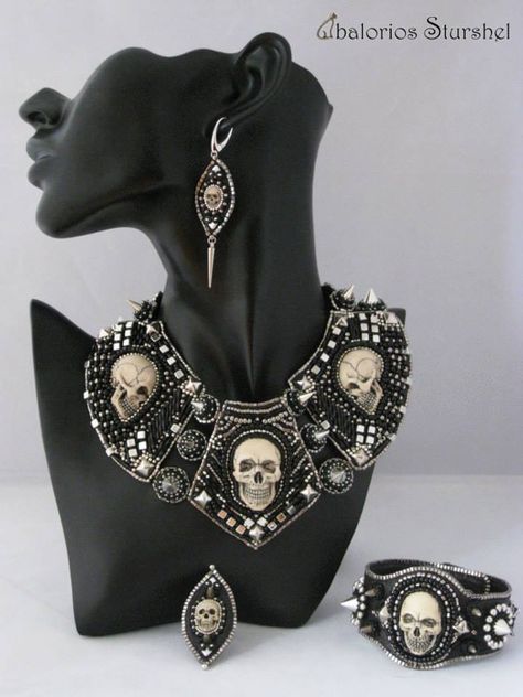 Skull Fashion, Bead Embroidery Jewelry, Skull Jewelry, Embroidery Jewelry, Skull Earrings, Halloween Jewelry, Gothic Jewelry, Beaded Embroidery, Sugar Skull