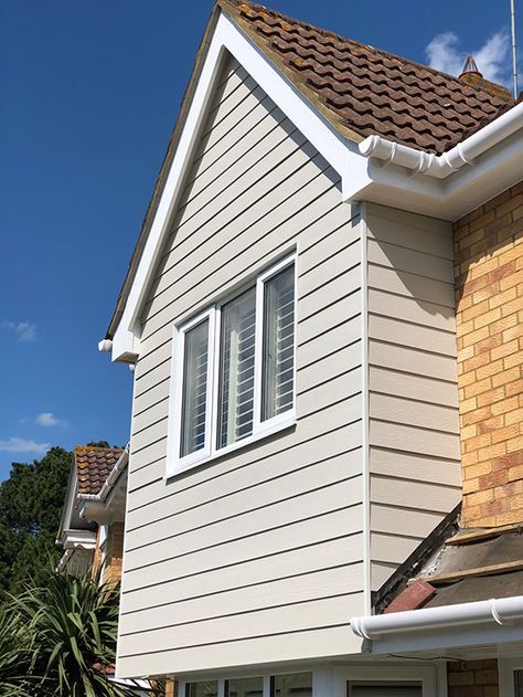 James Hardie cladding in Abbots Langley, near Watford in Hertfordshire Conservatory Transformation, James Hardie Cladding, Extension Exterior, Stone Cladding Exterior, Cladding Ideas, Porch Extension, Timber Battens, Contemporary Front Doors, House Cladding