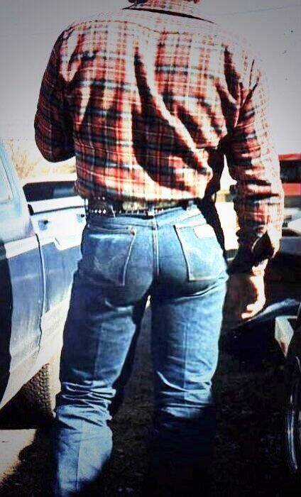 Them wranglers... WRANGLER WEDNESDAY! Cowboy Butts, Wrangler Butts, Cowboy Up, Country Men, The Perfect Guy, Wrangler Jeans, Cow Boy, Country Boys, Country Girls