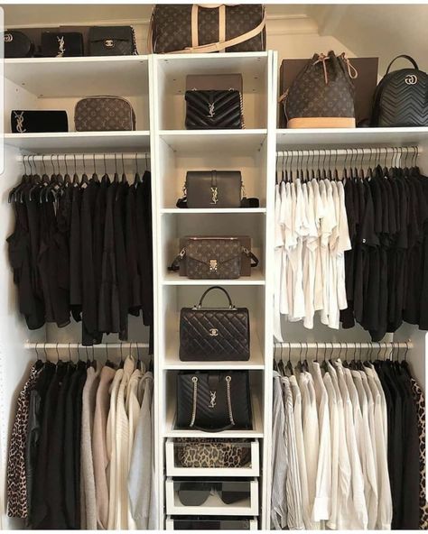 pax-schrank-einrichtung-abteilung-für-taschen-ankleidezimmer-ikea Organized Closet, Creative Closets, Closet Hacks, Closet Hacks Organizing, Dream Closet Design, Closet Layout, Wardrobe Room, Closet Decor, Closet Remodel