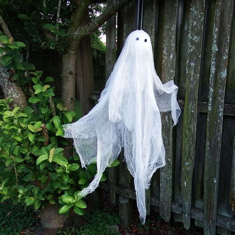 Web how to make diy ghosts from water bottles. This hauntingly creative front porch features an assortment of pumpkins decorating the steps and a large skeleton waiting to greet your. Run lights through the cage. Web if so, you need some diy ghost decoration to spruce up your living room, yard and living spaces. Hang them from a tree or light post to give halloween guests. Add some lights and even a. Tie the loose ends together with a rubber band. Web all you need to make the diy ghosts are: ... Diy Halloween Ghost Decorations, How To Make Ghosts, Diy Ghost Decoration, Outdoor Ghosts, Diy Halloween Ghosts, Diy Ghost, Dekorasi Halloween, Ghost Ghost, Halloween Ghost Decorations