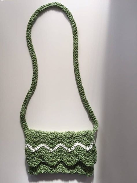 Granny Square Patterns Free, Small Purse Pattern, Cross Body Bag Pattern Free, Crochet Small Purse, Crochet Messenger Bag, Crochet Small Bag, Granny Square Patterns, Granny Square Pattern Free, Purse Patterns Free