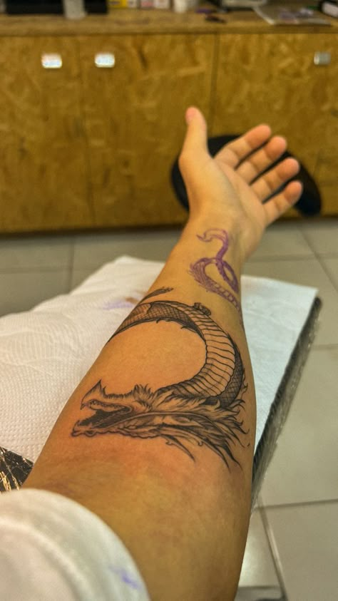 Dragon Tattoo Forearm, Dragon Hand Tattoo, Scratch Tattoo, Dragon Tattoo Arm, Around Arm Tattoo, Dragon Tattoo Ideas, Simple Tattoos For Guys, Forearm Band Tattoos, Small Forearm Tattoos