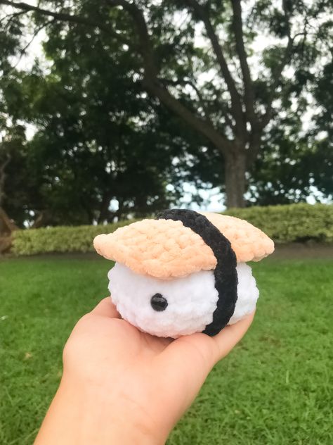 Cute Plushies To Crochet, Sushi Crochet Pattern Free, Crochet Sushi Pattern Free, Anime Amigurumi Free Pattern, Free Plushie Crochet Patterns, Sushi Crochet Pattern, Cute Crochet Plushies Free Pattern, Amigurumi Sushi, Sushi Crochet