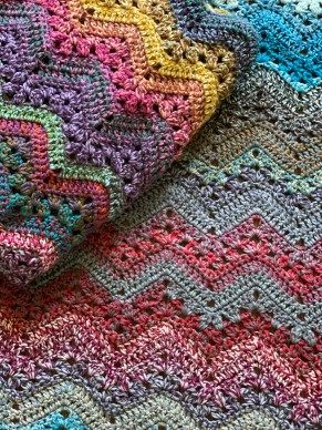 Crochet Blanket Patterns For Beginners, Free Crochet Blanket Patterns, Crochet Ripple Pattern, Kid Blanket, Crocheted Blankets, Ripple Stitch, Crochet Cape, Cape Pattern, Crochet Blanket Designs