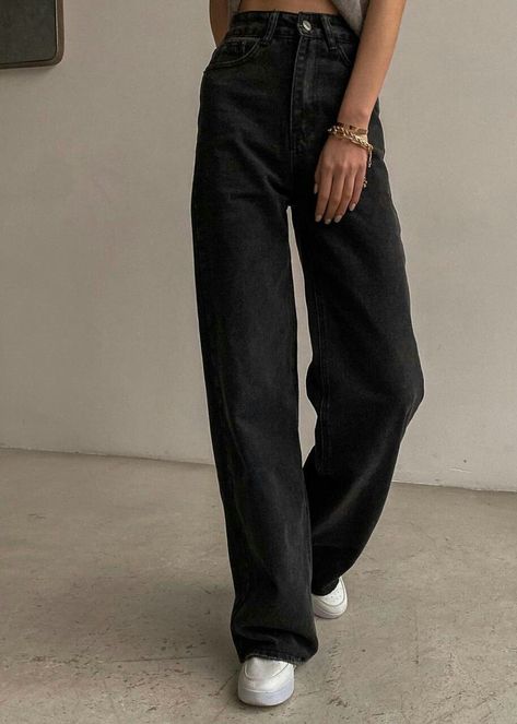 Wide Legs Jeans, Chic Black Outfits, Diy Cardigan, Black Wide Leg Jeans, Korean Jeans, Denim Pants Fashion, Black Jeans Outfit, Causual Outfits, Fashion Attire