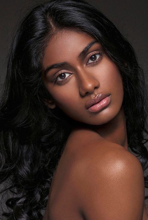 ᴘɪɴᴛᴇʀᴇsᴛ: ɴɪssᴀᴅᴀᴅᴏɴ 🦄 Dusky Skin, Dark Skin Models, Exotic Women, Dark Skin Beauty, Character Reference, Dark Skin Women, Brown Skin, Long Black, Black Is Beautiful