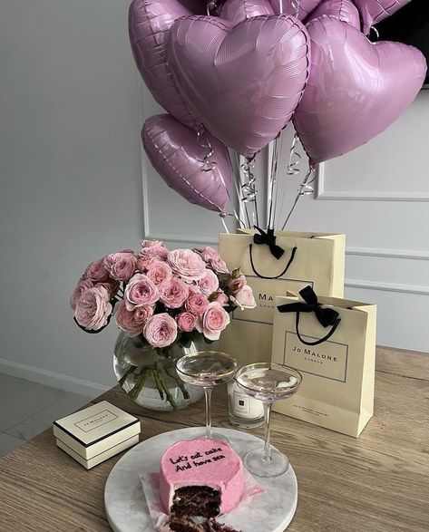 Party Birthday Cake, Surprise Birthday Decorations, Birthday Party Essentials, Birthday Vibes, Birthday Room Decorations, Birthday Goals, Simple Birthday Decorations, Cute Birthday Pictures, Stile Hijab