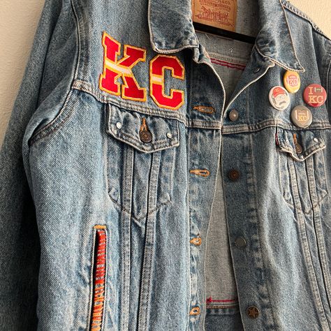 Diy Sports Team Denim Jacket, Chiefs Jean Jacket, Chiefs Jacket, Astros Jacket, Football Wife, Jacket Inspiration, Diy Denim Jacket, Sports Attire, Chiefs Game