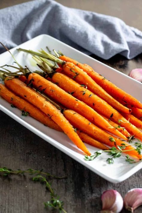 Honey Garlic Roasted Carrots, Recipes For Dinner Party, Garlic Roasted Carrots, Butter Roasted Carrots, Roasted Carrots Recipe, Honey Roasted Carrots, Butter Honey, Carrot Recipes, Honey Recipes