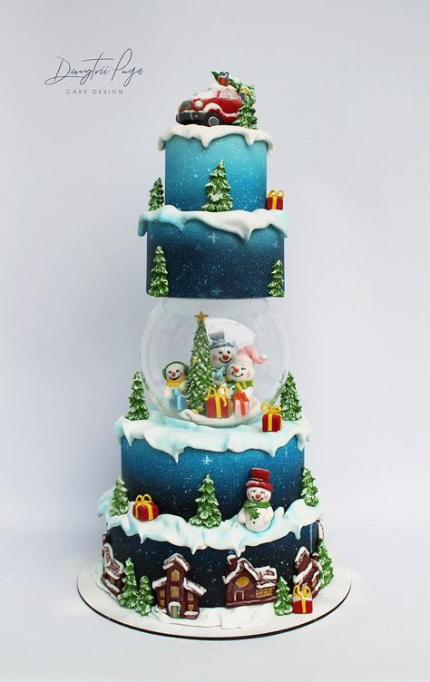 Christmas snowman cake by Dmytrii Puga North Pole Cake, 3 Tier Christmas Cake, Christmas Cake Designs Awesome, Polar Express Cake, 3d Dort, Cake Car, Fondant Cake Tutorial, Awesome Desserts, Christmas Themed Cake