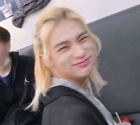 Hyunjin Funny Pics Wallpaper, Hyunjin Silly Face, Straykids Memeable Face, Hwang Hyunjin Funny Face, Hyunjin Judging Face, Hyunjin Memeable Face Icon, Disgusted Face, Straykids Meme Funny, Kids Zoo