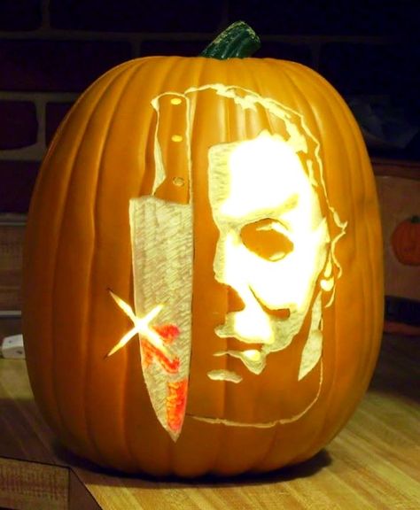 Pumpkin Carving Michael Myers, Horror Movie Pumpkin, Michael Myers Pumpkin Carving, Michael Myers Pumpkin, Horror Movie Pumpkin Carving, Horror Pumpkin Carving, Halloween Memes, Creative Pumpkin Carving, Amazing Pumpkin Carving