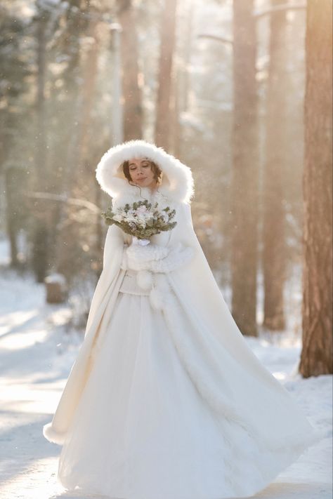 Winter Bride Aesthetic, Winter Bridal Photoshoot, Snowy Wedding Pictures, Christmas Wedding Gown, Winter Bride Dress, Winter Wedding Dress Coverups, Snowflake Wedding Dress, Winter Snow Wedding, Snow Wedding Dress