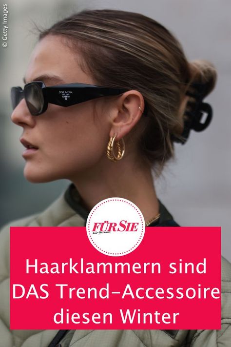 Große Haarklammern erinnern euch an die 90er Jahre? Das ist jetzt vorbei, denn die praktischen Haar-Accessoires sind zurück! Und das aus guten Gründen: Sie sind ein hübscher Hingucker und zaubern uns eindrucksvolle Frisuren die jeder innerhalb von Sekunden zaubern kann. Wir zeigen euch die angesagtesten Modelle in dieser Saison! #haarklammer #haarspange #haartrend #haarstyling #frisur #schnell #accessoire #trend #fuersiemagazin Winter Trends, Must Haves, Fitness Motivation, Hair Styles, Movie Posters, Film Posters, Fit Motivation