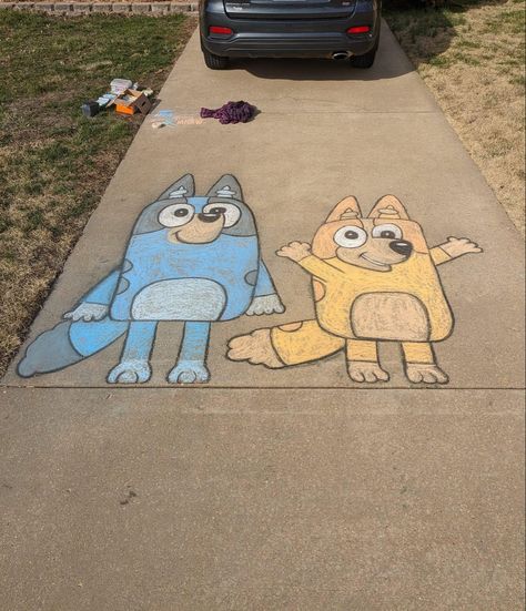 Mario Sidewalk Chalk Art, Funny Sidewalk Chalk Art, Chalk Cartoon Drawings, Easy Sidewalk Chalk Art Ideas Disney, Cute Chalk Art Ideas, Fun Sidewalk Chalk Ideas, Easy Chalk Drawings Step By Step, Disney Chalk Art Easy, Bluey Chalk Art