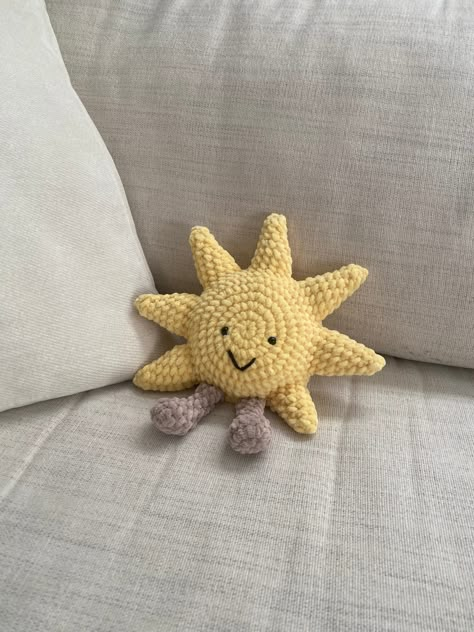 This adorable crochet sun buddy is the perfect gift for anyone who loves the sun. It's made with soft, high-quality materials and is completely customizable, so you can create the perfect sun buddy for your loved Crochet Pillows Cute Asthetic, Cheap Cute Hand Knitted Crafts, Crochet Gifts For Friends Patterns, Crochet Diy Gifts Ideas, Sun Jellycat Crochet, Crochet Animals With Accessories, Fun Crochet Pillow Patterns, Rainbow Yarn Crochet Projects, Crochet Gifts For Newborns